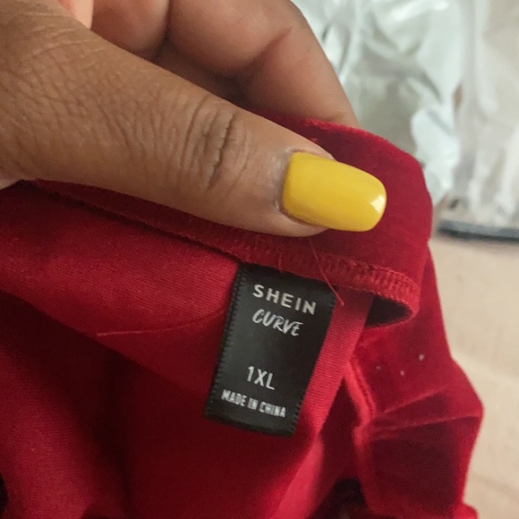 Plus size red velvet matching top and skirt - Picture 4 of 5